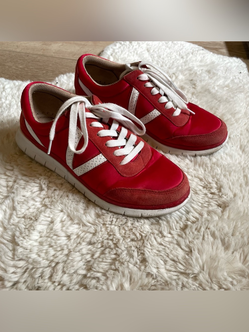 Vionic Red Lace-Up Sneakers with White Accents size 7.5 wide